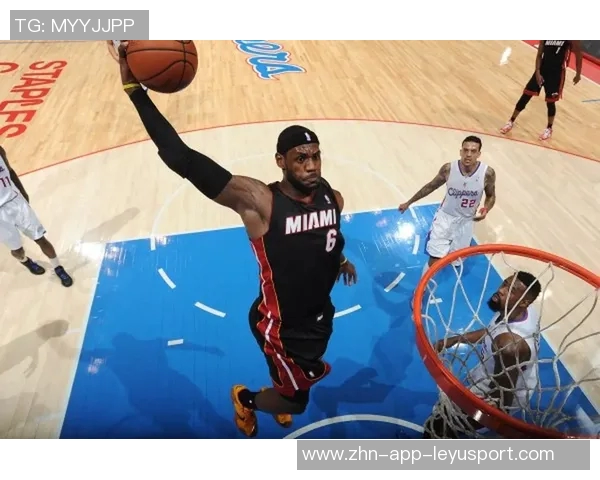 夸梅质疑詹姆斯年龄问题为何仍能完成隔人扣篮的表现